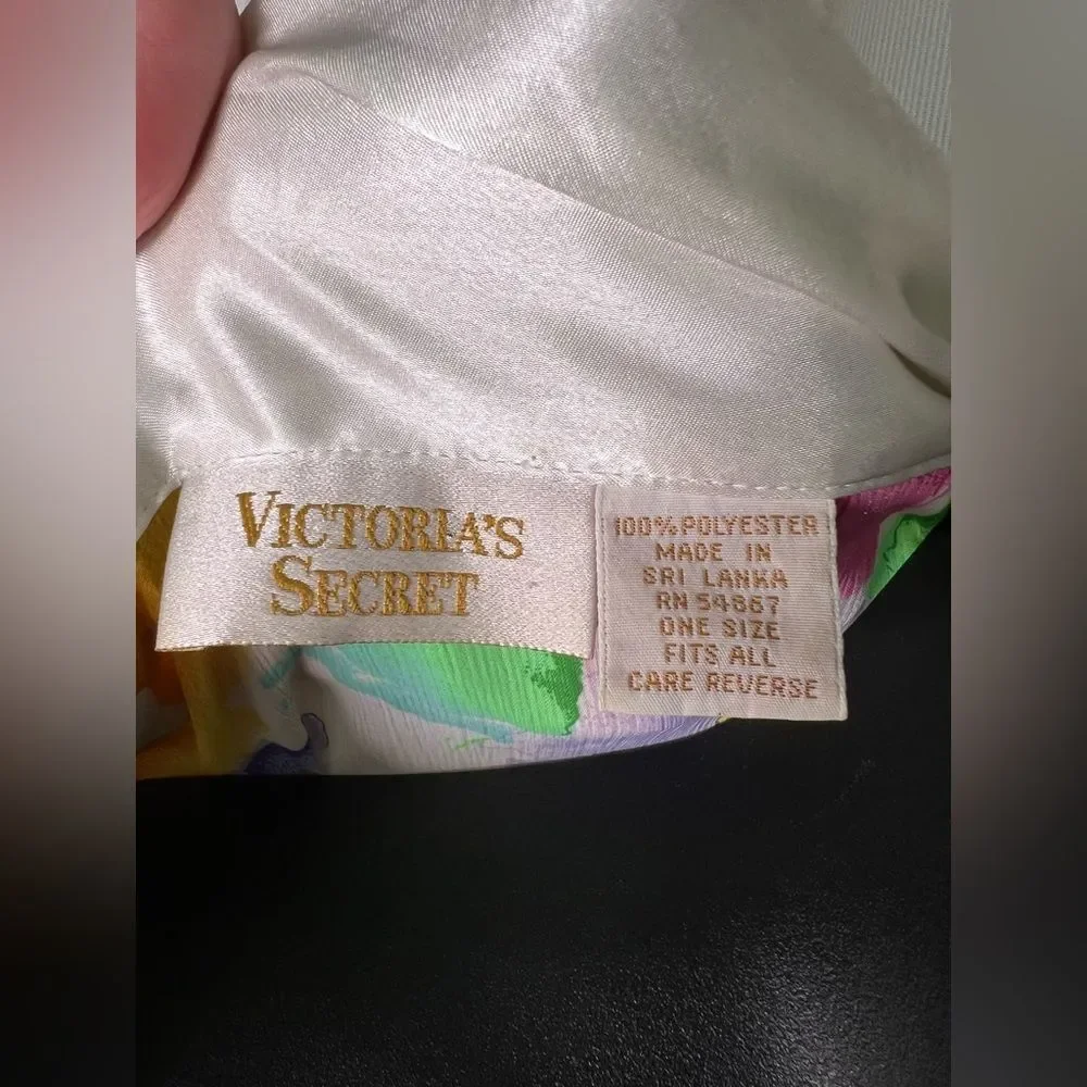 Vintage Victoria’s Secret satin and sheer wrap robe 🌺 excellent condition 🌺